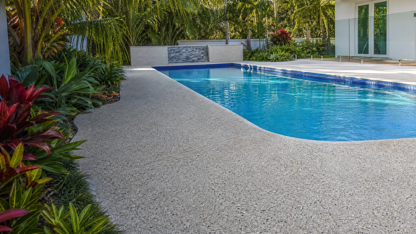 The Best Concrete Finishes for Pool Surrounds on the Gold Coast